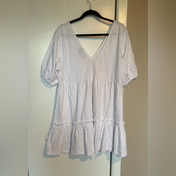 ASOS Design Curve eyelet v-neck smock dress with puff sleeves in white - size 12 - Picture 2 of 4